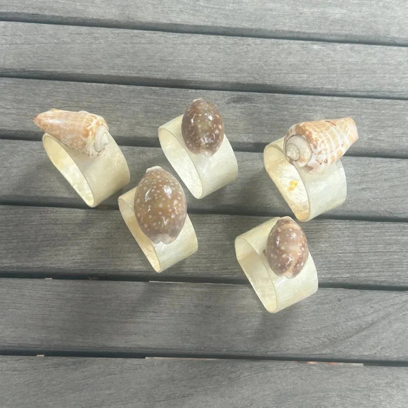 Vintage 1960s Capiz Shell Napkin Rings with Shells Set of 5 - Picture 8 of 8